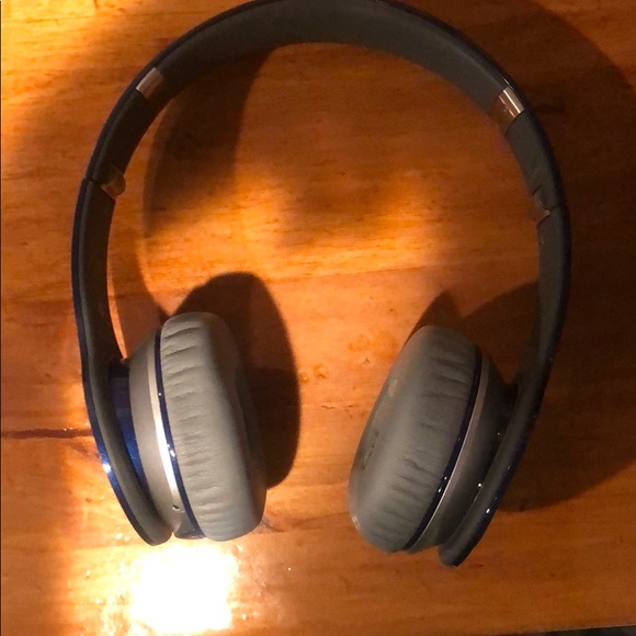 BEATS WIRELESS with case - Picture 4 of 4